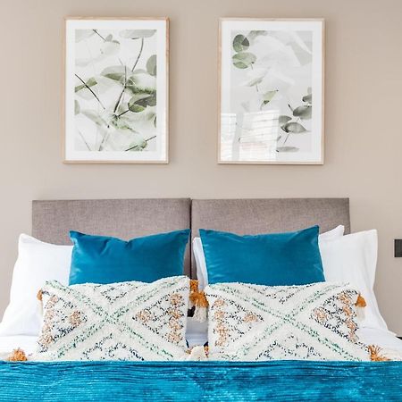 Executive 2 Bedroom Apt City Centre Free Pkg , Wifi By Tent Serviced Apartments Staines-upon-Thames Buitenkant foto